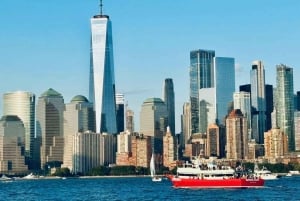 Croisière panoramique : la ligne d'horizon de New York et la Statue de la Liberté