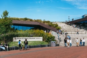 NYC: Tur till Frihetsgudinnan och Ellis Island med färja