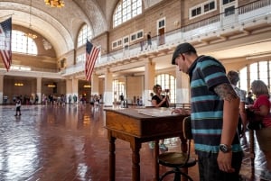 NYC: Tur till Frihetsgudinnan och Ellis Island med färja