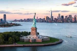NYC: Visita à Estátua da Liberdade e excursão a pé de 3h em Manhattan