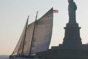 NYC: Vela del giorno della Statua della Libertà con la goletta Adirondack