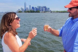 NYC: Vrijheidsbeeld dagtocht met bar aan boord