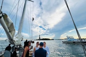 NYC: Vrijheidsbeeld dagtocht met bar aan boord