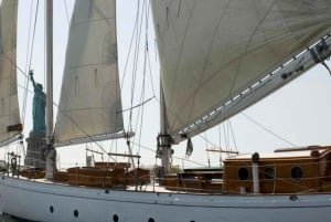 NYC: Vrijheidsbeeld dagtocht met bar aan boord