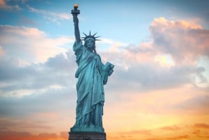 NYC: Statue of Liberty & Ellis Island Guided Tour with Ferry