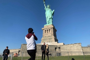 NYC: Visita guiada privada en grupo o en familia a la Estatua de la Libertad