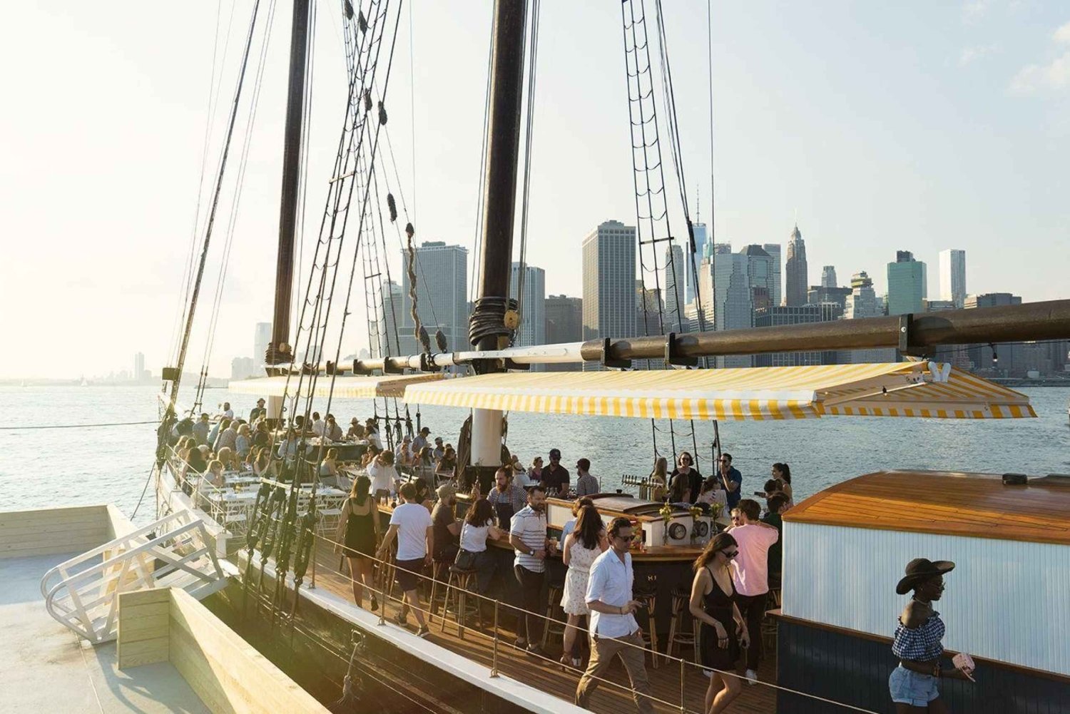 NYC: Paseo en velero por la Estatua de la Libertad y tour a pie por Manhattan
