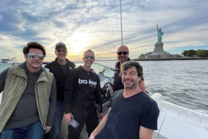 NYC: Frihetsgudinnan Privat Sightseeing Yacht Tour