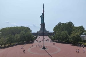 Nueva York: Estatua de la Libertad con acceso al pedestal y ferri