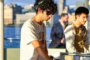 NYC Sunset Cruise med DJ, skyline og Frihedsgudinden