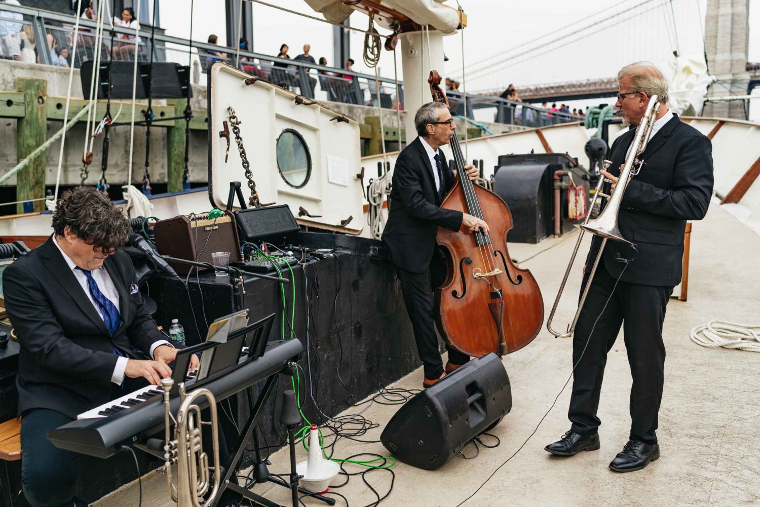 NYC: Auringonlaskun jazz-purjehdus Clipper Cityllä