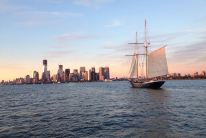 NYC: Auringonlaskun jazz-purjehdus Clipper Cityllä