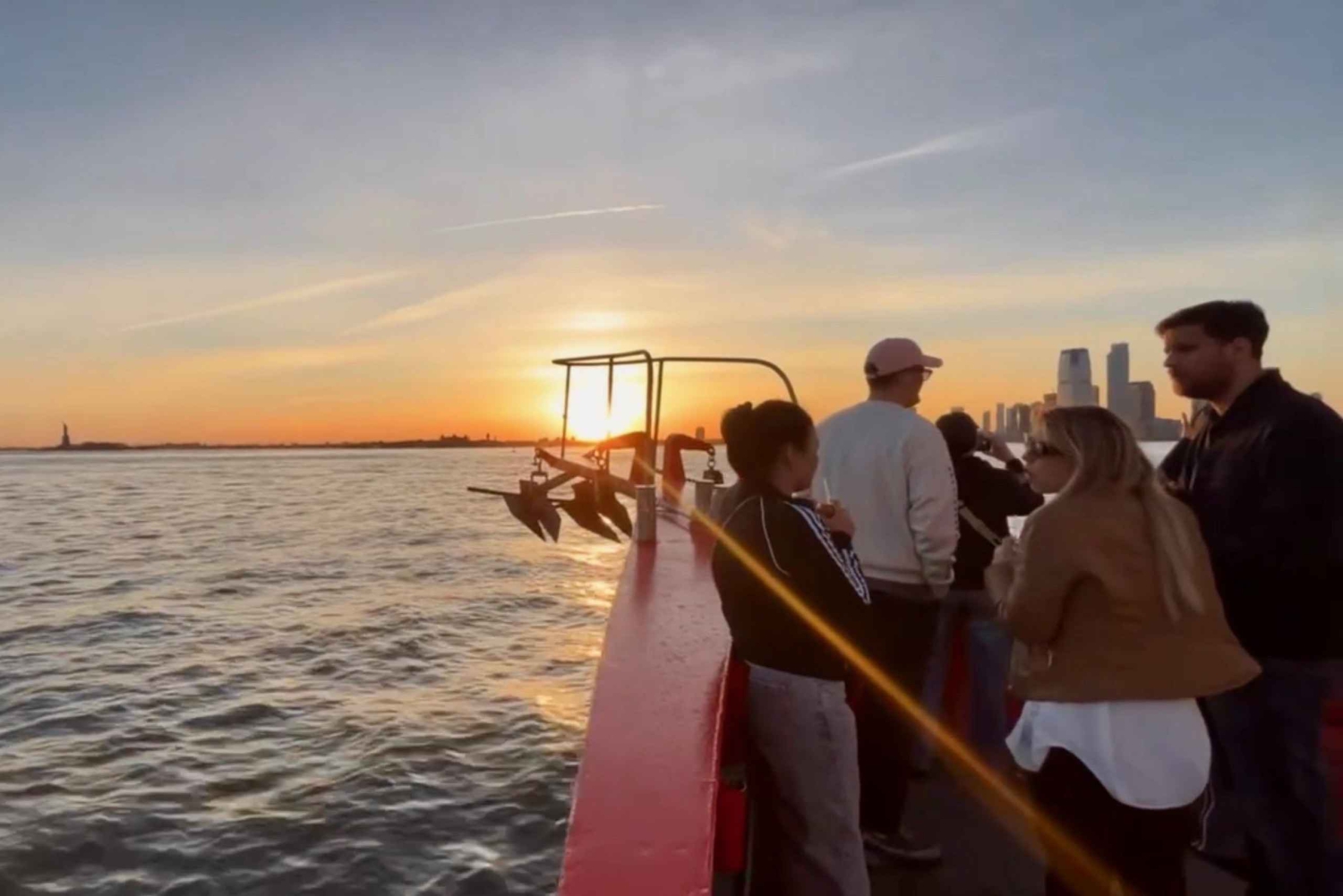 Coucher de soleil à New York, musique et croisière touristique avec vue sur la Statue de la Liberté