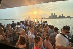 Coucher de soleil à New York, musique et croisière touristique avec vue sur la Statue de la Liberté
