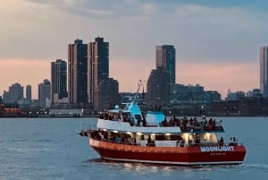 Coucher de soleil à New York, musique et croisière touristique avec vue sur la Statue de la Liberté