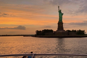Coucher de soleil à New York, musique et croisière touristique avec vue sur la Statue de la Liberté