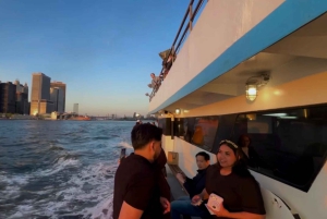 Coucher de soleil à New York, musique et croisière touristique avec vue sur la Statue de la Liberté