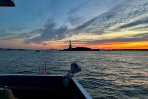 Coucher de soleil à New York, musique et croisière touristique avec vue sur la Statue de la Liberté