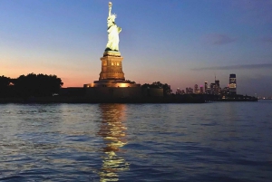 Coucher de soleil à New York, musique et croisière touristique avec vue sur la Statue de la Liberté