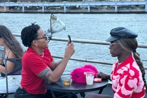 Закат и вечерняя водная прогулка с музыкой в Нью-Йорке