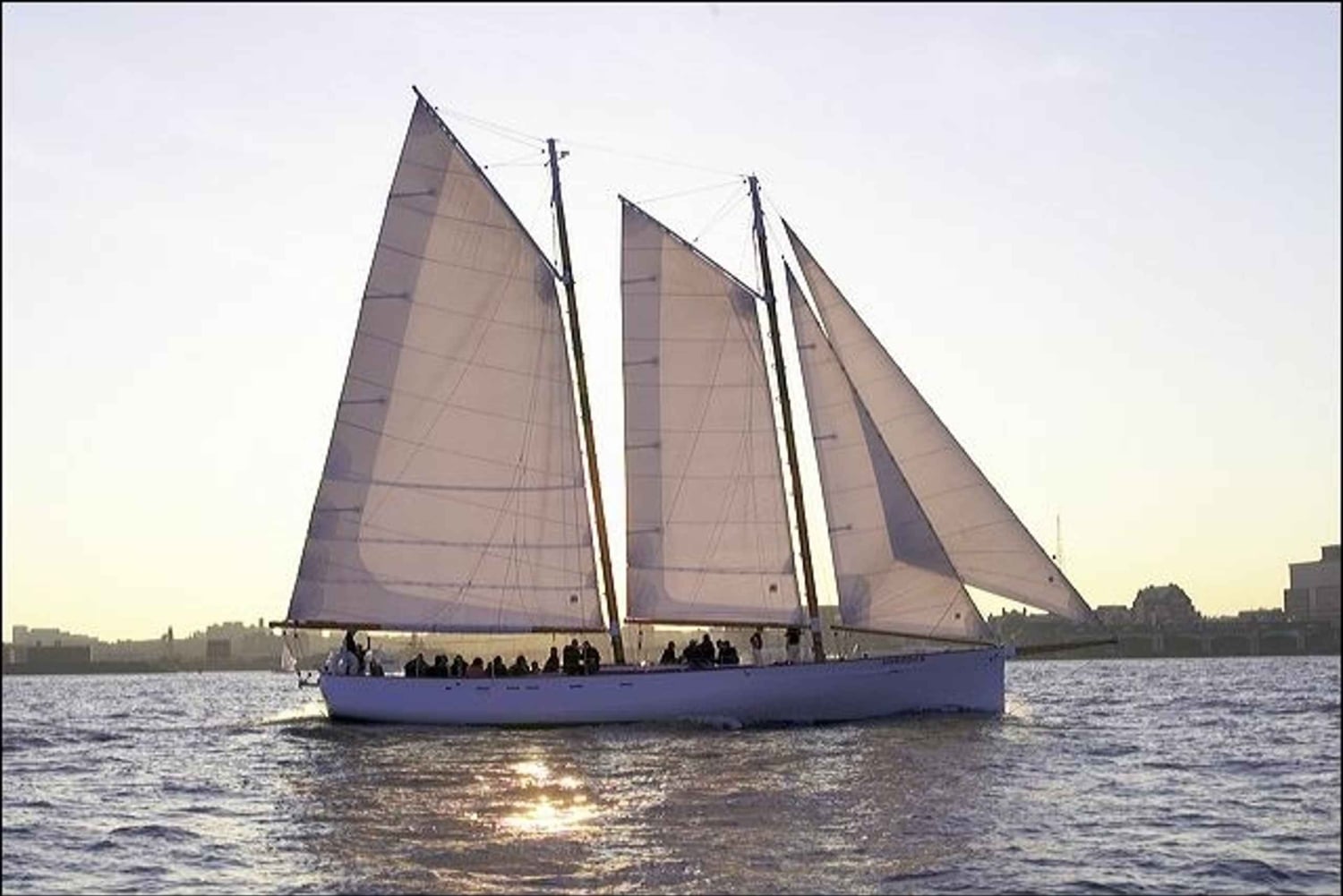 NYC: Zeil bij zonsondergang aan boord van Schooner Adirondack
