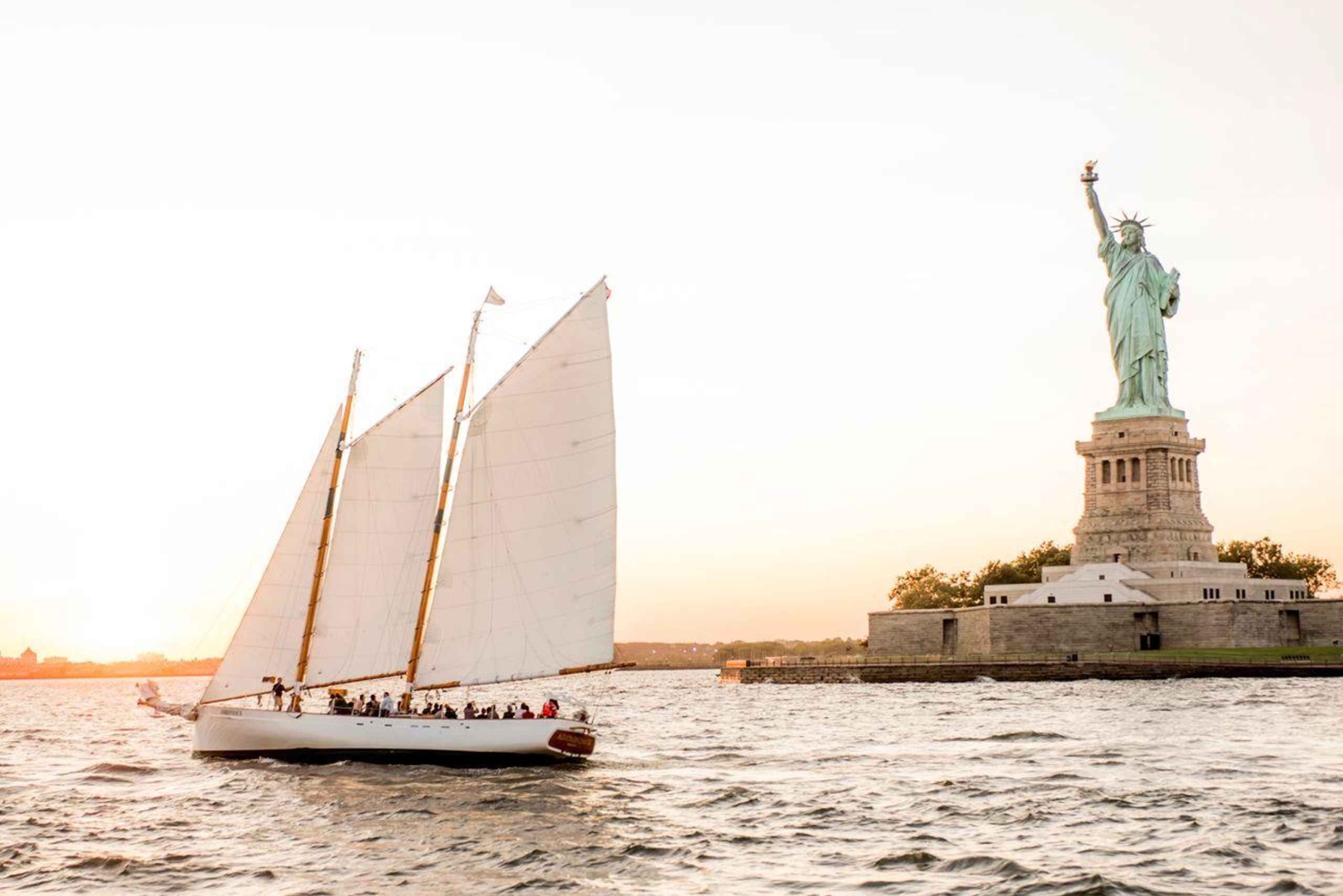 NYC: Zeil bij zonsondergang aan boord van Schooner Adirondack