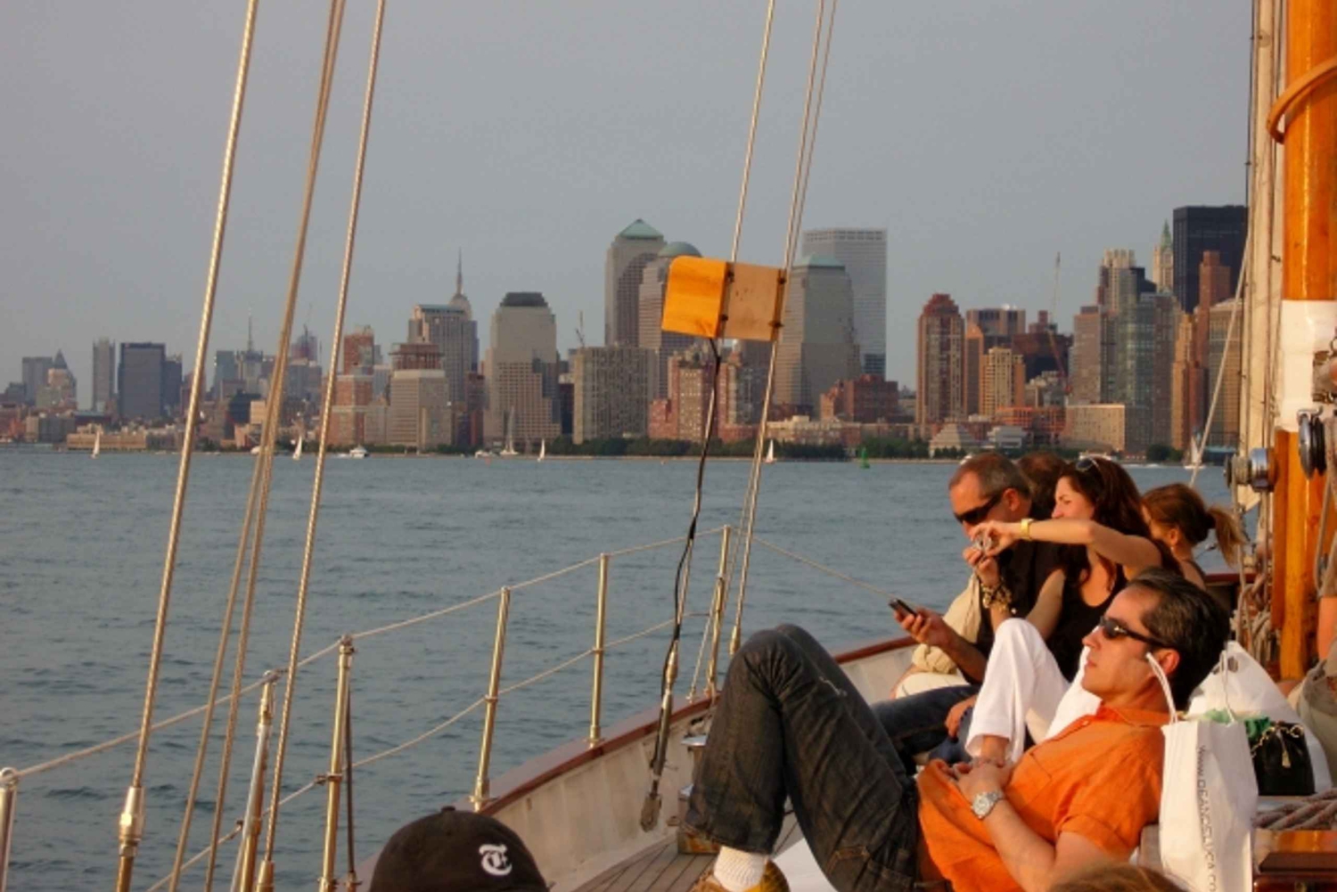 NYC: Zeil bij zonsondergang aan boord van Schooner Adirondack