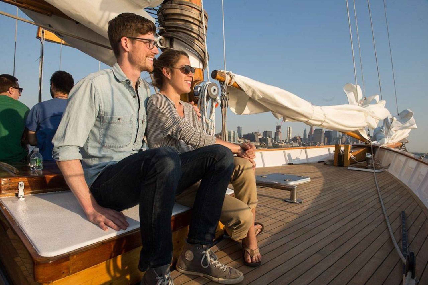 NYC: Zeil bij zonsondergang aan boord van Schooner Adirondack