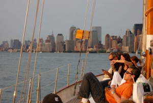 NYC: Zeil bij zonsondergang aan boord van Schooner Adirondack