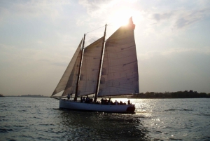 NYC: Zeil bij zonsondergang aan boord van Schooner Adirondack