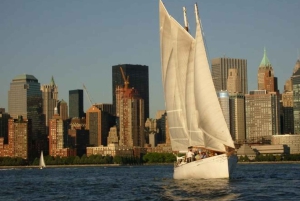 NYC: Zeil bij zonsondergang aan boord van Schooner Adirondack