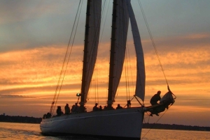 NYC: Zeil bij zonsondergang aan boord van Schooner Adirondack