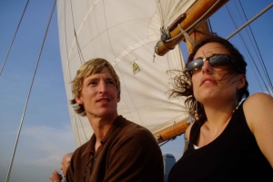 NYC: Zeil bij zonsondergang aan boord van Schooner Adirondack