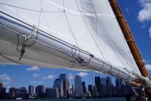 NYC: Zeil bij zonsondergang aan boord van Schooner Adirondack
