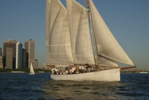 NYC: Zeil bij zonsondergang aan boord van Schooner Adirondack