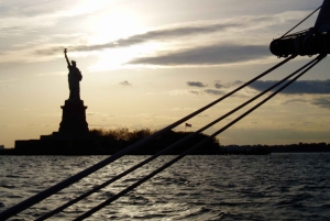 NYC: Zeil bij zonsondergang aan boord van Schooner Adirondack
