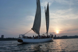 NYC: Zeil bij zonsondergang aan boord van Schooner Adirondack