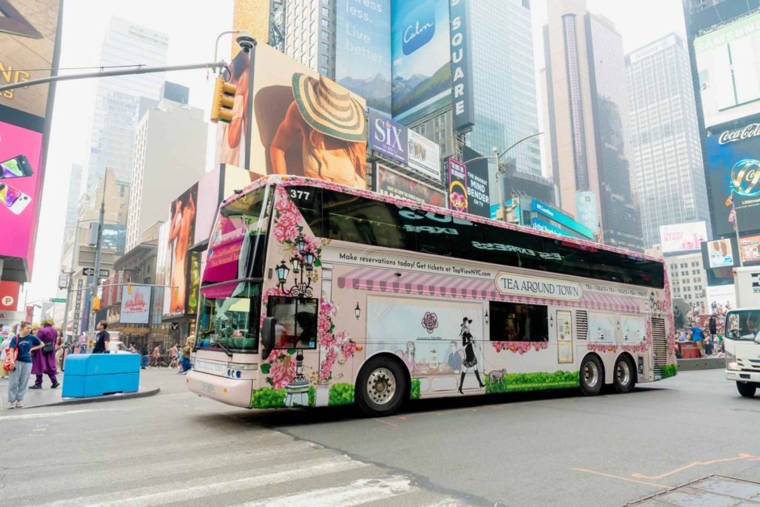 NYC: Tea Around Town Bus Tour with Live Entertainment