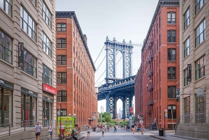 Panoramisch uitzicht op New York door de lucht, over het water en over land