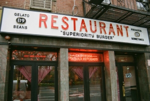 Tour gastronómico privado por el East Village con un guía local