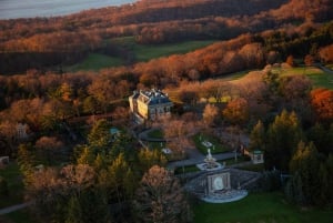 Privat helikoptertur over Hudson Valley i høstløvskogen