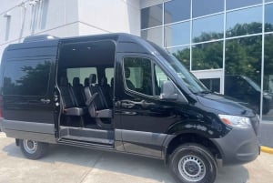Privat lufthavnstransport i NYC til Manhattan – Op til 11 personer