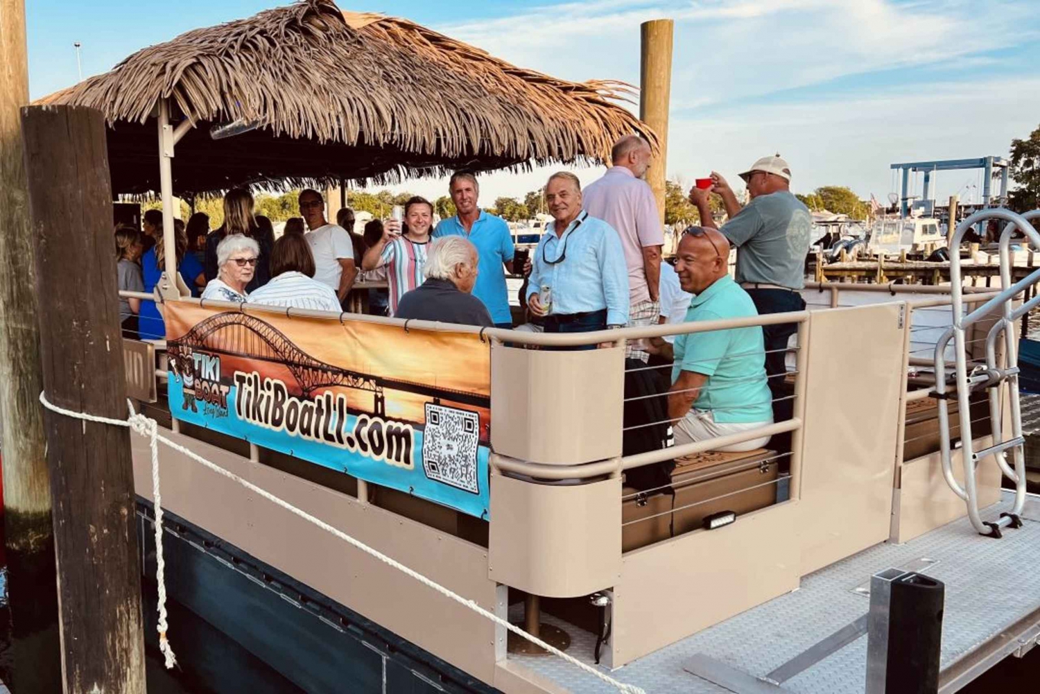 Tiki Boat Booze Cruise Tour i Oakdale, NY