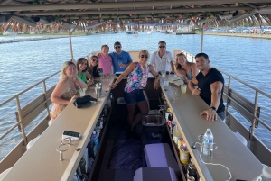 Passeio de barco Tiki Booze Cruise em Oakdale, NY