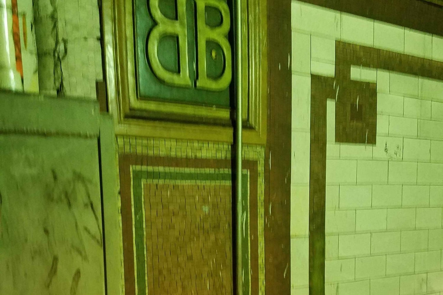 Underjordisk tur i New Yorks undergrundsbane