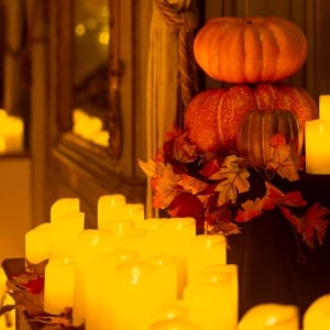 Candlelight Halloween: A Haunted Evening of Halloween Classics