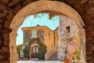 Explore Èze and the Côte d’Azur in a Renault Mégane E-Tech'