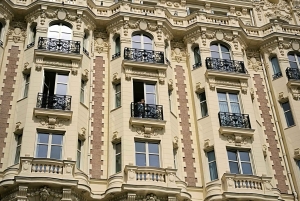 From Nice: Day-trip in Cannes with Classic Car Tour