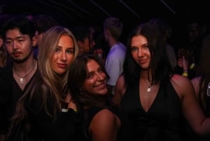 New Year’s Eve Party: Pub Crawl Nice with VIP Entry in Club