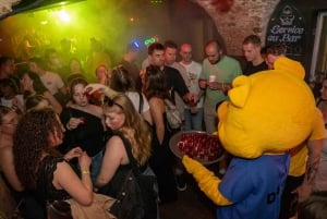 Nice : Bar Crawl Madness 4 Bars, Wild Games &VIP Club Entry